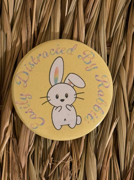 5.8cm pin badge - Easily distracted by rabbits